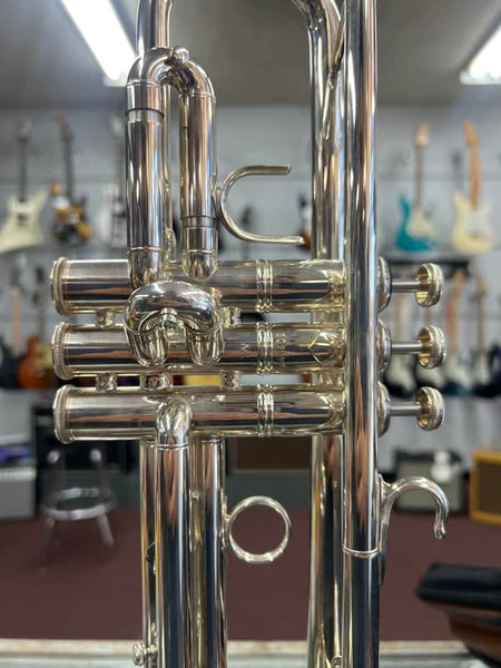 Bach Stradivarius Trumpet in B♭ 190S72X in Silver w/Case