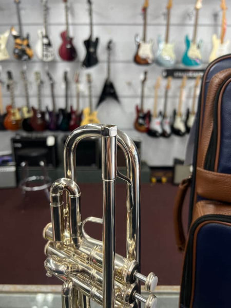 Bach Stradivarius Trumpet in B♭ 190S72X in Silver w/Case