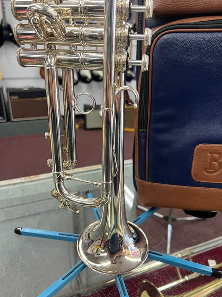 Bach Stradivarius Trumpet in B♭ 190S72X in Silver w/Case