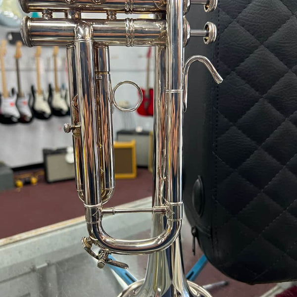 Bach Professional Trumpet in B♭ 170S43GY in Silver w/Case