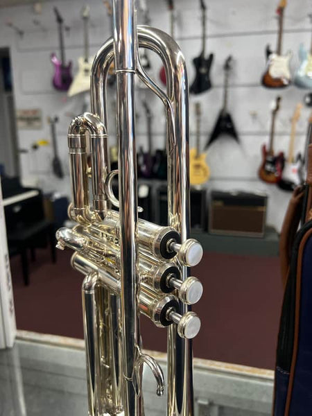 Bach Stradivarius Trumpet in B♭ 190S72X in Silver w/Case